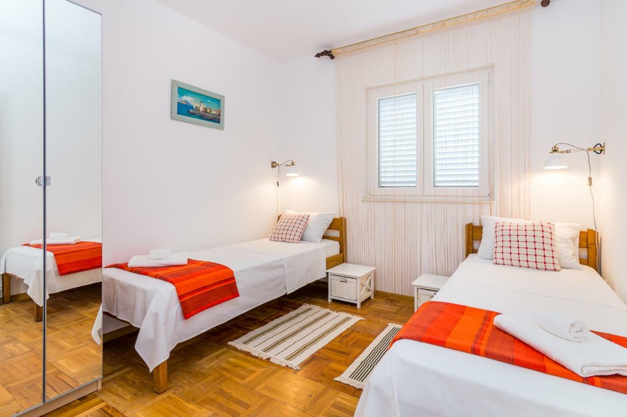 Apartment "On The Beach" Τρογκίρ Εξωτερικό φωτογραφία