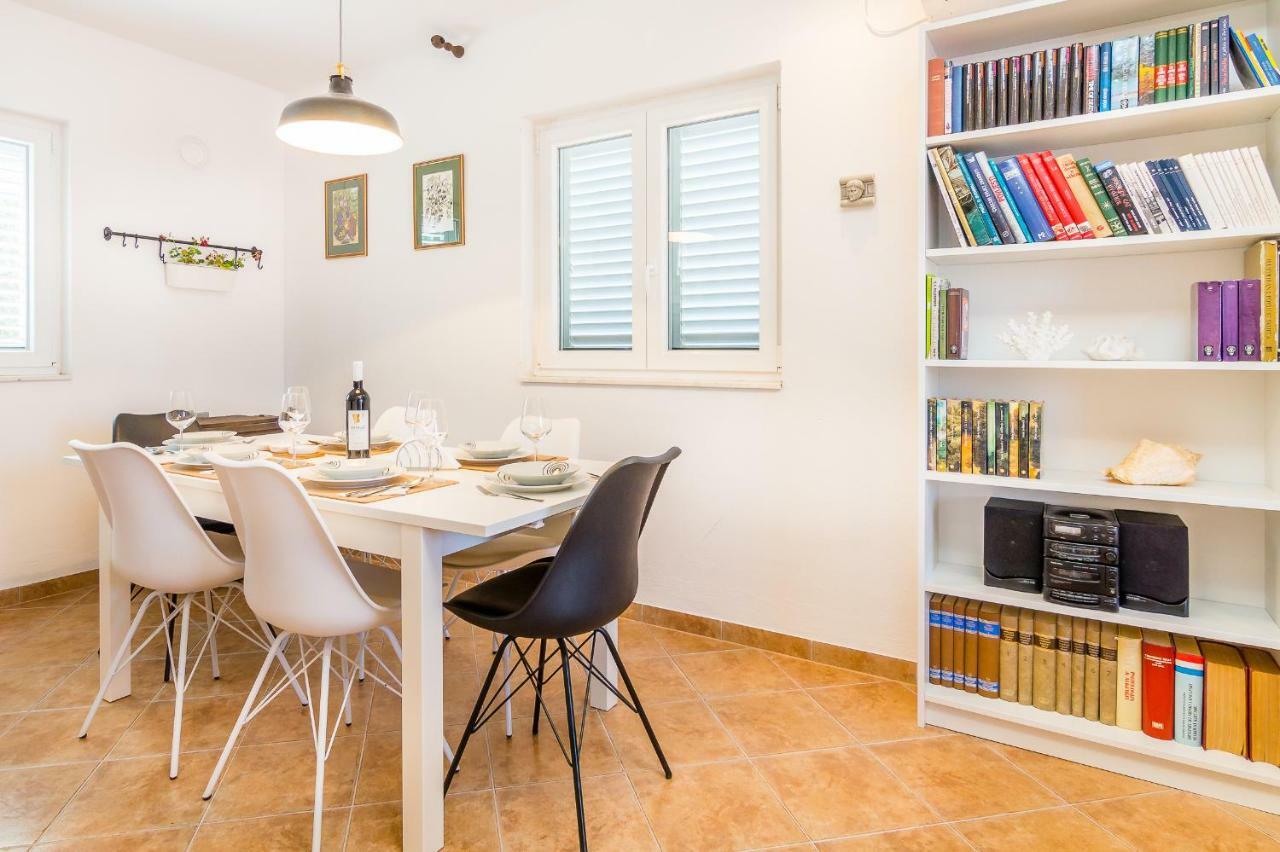 Apartment "On The Beach" Τρογκίρ Εξωτερικό φωτογραφία