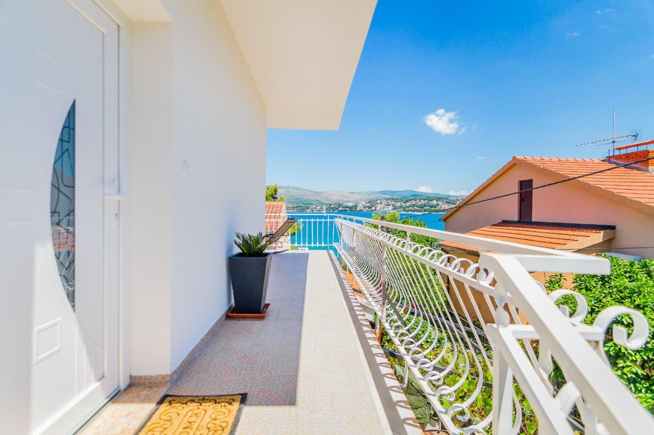 Apartment "On The Beach" Τρογκίρ Εξωτερικό φωτογραφία
