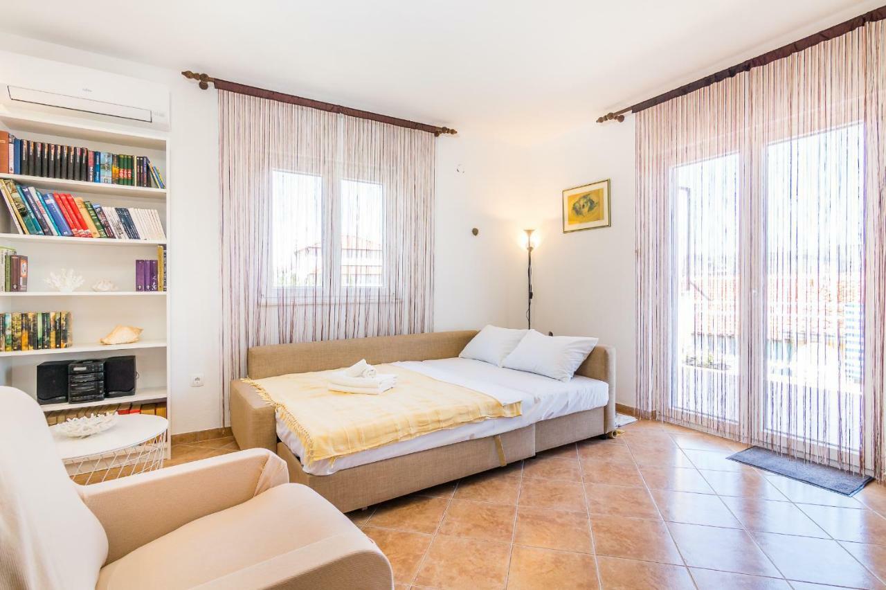 Apartment "On The Beach" Τρογκίρ Εξωτερικό φωτογραφία